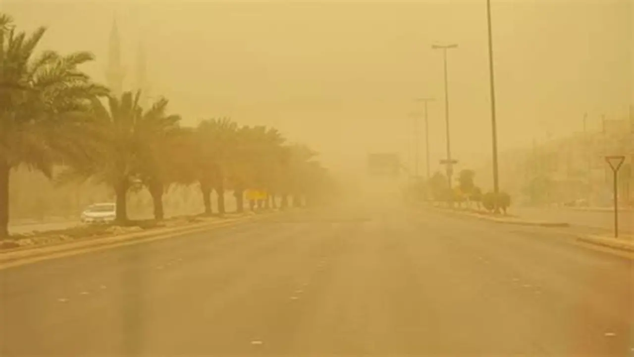 رياح شديدة وأمطار تضرب المنطقة الشرقية وتتسبب في تدني مستوى الرؤية الأفقية